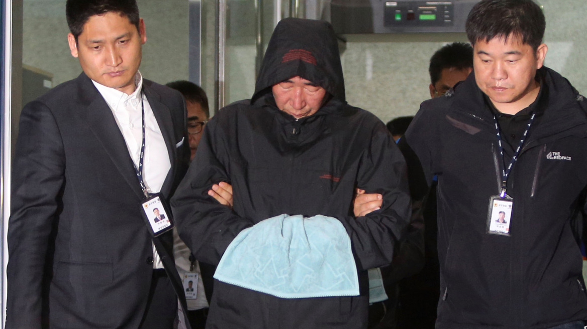 Νότια Κορέα: Θανατική ποινή για τον καπετάνιο του Sewol ζητεί ο εισαγγελέας